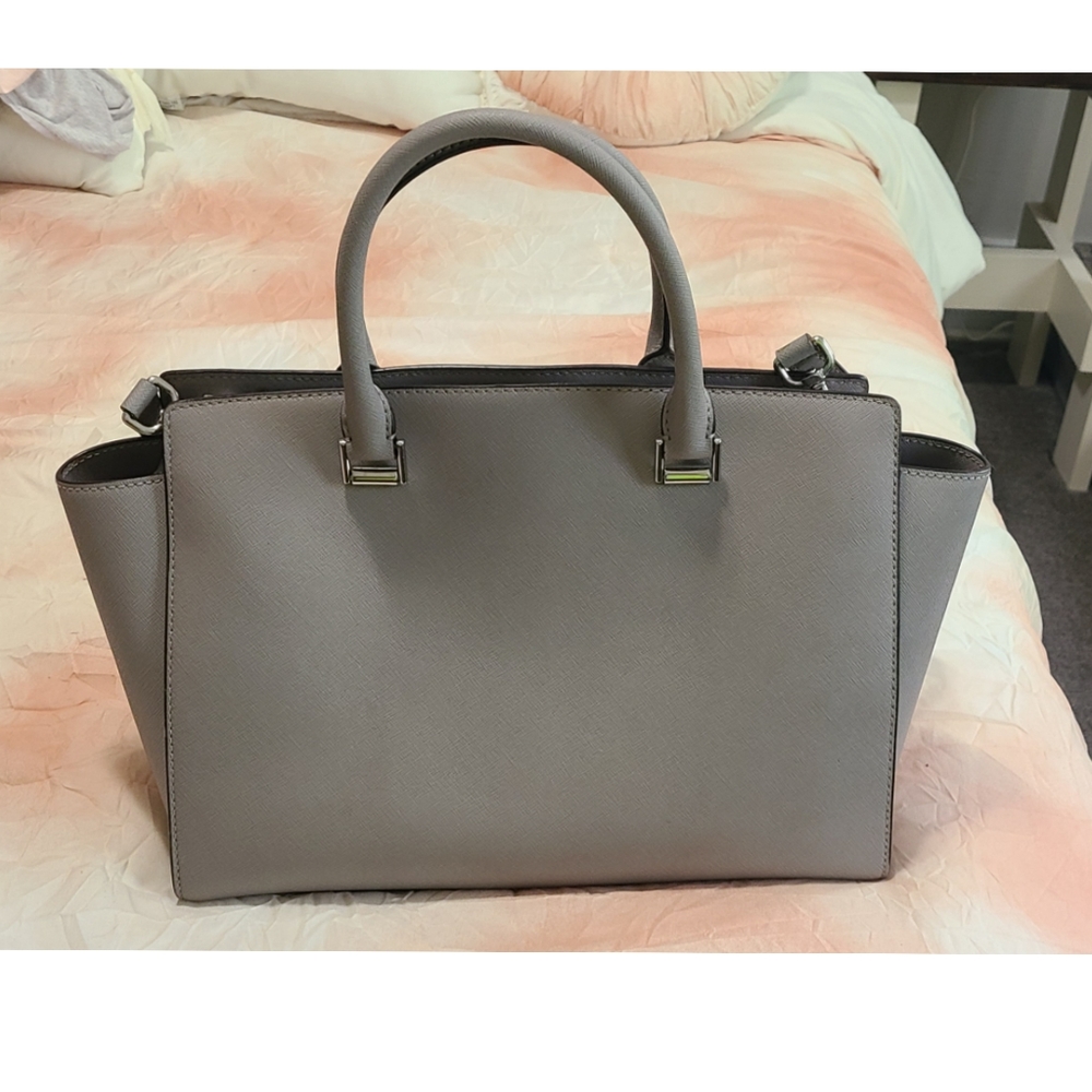 Michael Kors Hang Bag - Picture 2 of 8